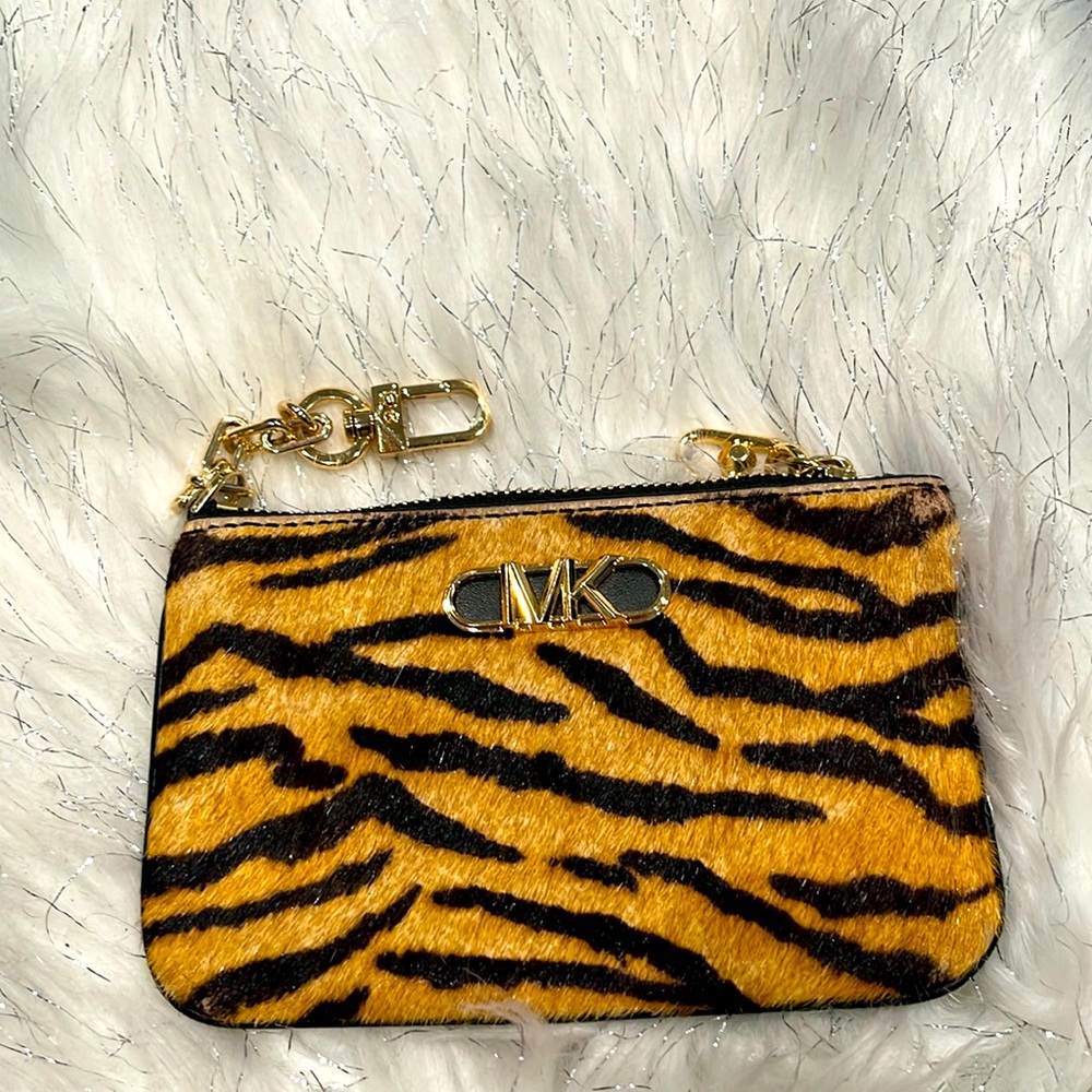 Small Michael Kors wallet in great condition.
